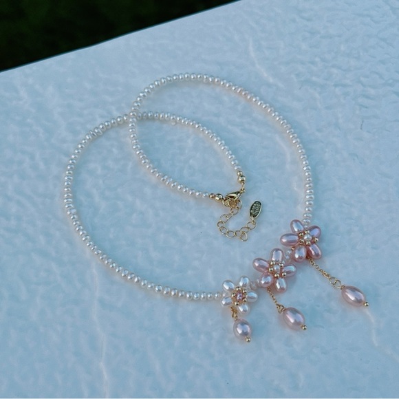 X435 Handmade Freshwater Pearl Flower Necklace - Picture 7 of 9